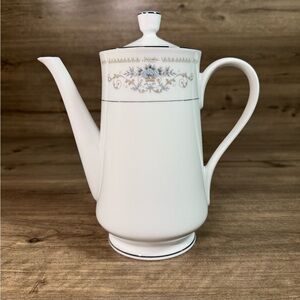 Vintage Wade Fine Porcelain China “Diane” Made in Japan(9.5”H)